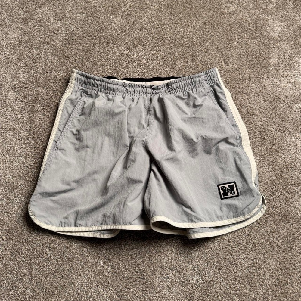 GREY NIKE DRI-FIT COLLEGIATE PATCH ATHLETIC SHORTS